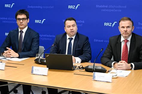 Partneri diskutujúci nad rozpočtom