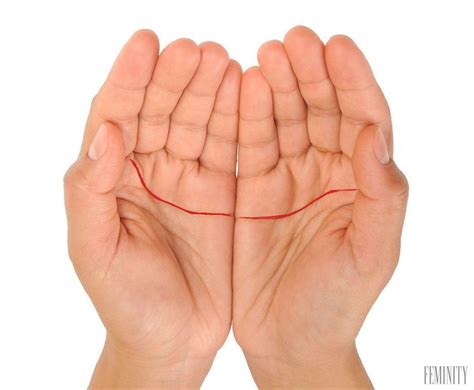 Dve dlane sa jemne dotýkajú.