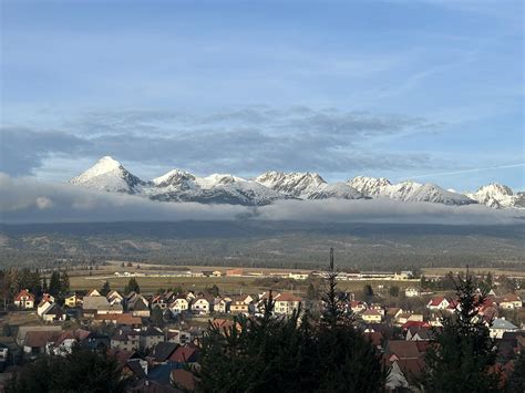 Obec Važec s pohľadom na Tatry