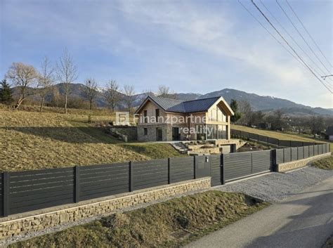 svahovitý pozemok s výhľadom