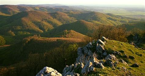 Pohľad na Malé Karpaty z okna bytu