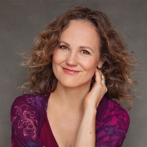 Denisa Říha Palečková prednášajúca párom