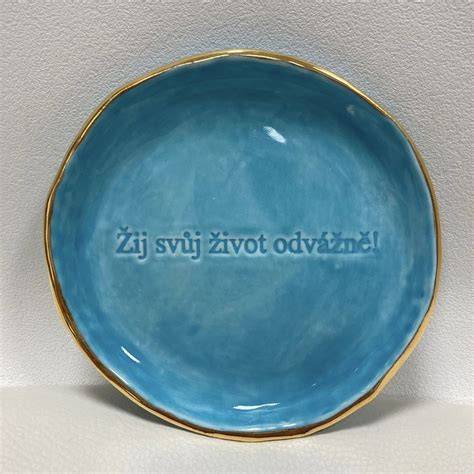 Proces glazovania porcelánu