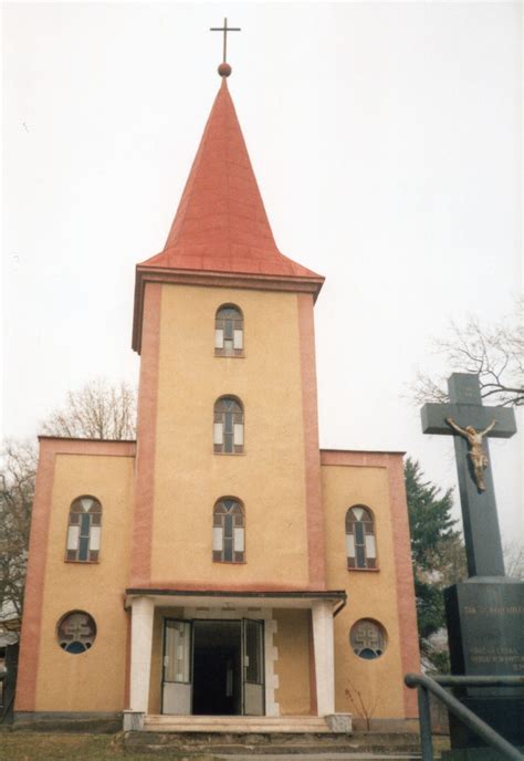 Dobová fotografia starého kostola v Riečnici