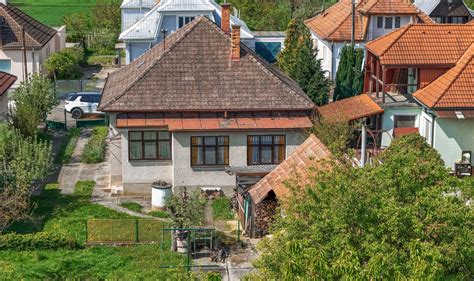 Pohľad na bytový dom v Bánovciach nad Bebravou