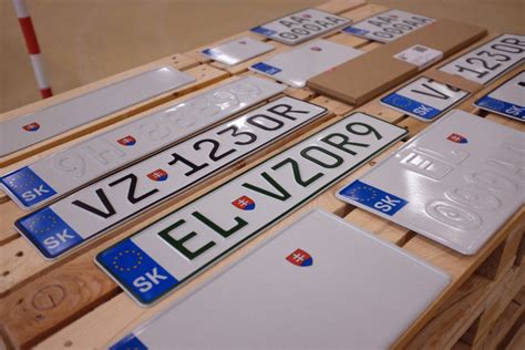 Ilustračná fotografia evidenčných čísiel automobilov