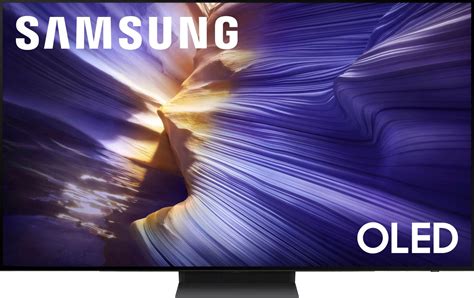 Grafické znázornenie rôznych typov zariadení (smart TV, tablet, telefón, herná konzola) s logom HBO Max.