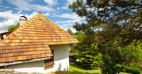 Tradičná slovenská chalupa v Štiavnických vrchoch