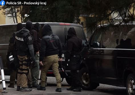 Mladá žena premýšľa nad svojou budúcnosťou