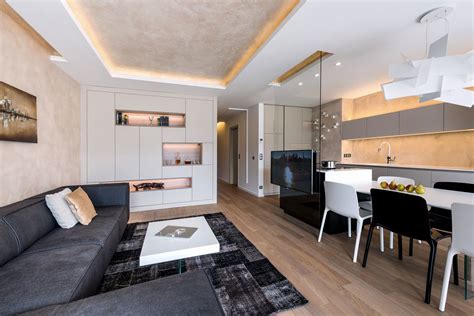 Interiér bytu s výhľadom