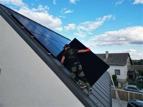 Vizualizácia inštalácie solárnych panelov na streche rodinného domu