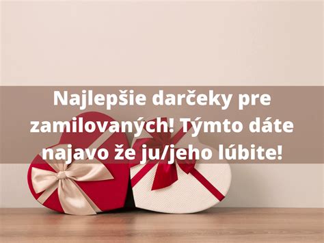 Obrázok dvoch ľudí, ktorí si vymieňajú darčeky s úsmevom, symbolizujúci prejav vďačnosti.