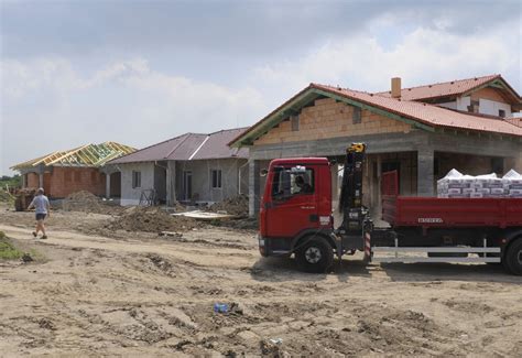 Ilustračná fotografia rodinných domov vo Vrakuni