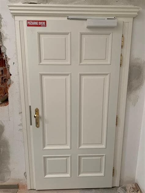 Ilustrácia moderných protipožiarnych dverí v interiéri