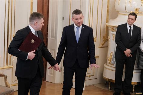 Ilustračná fotografia s politikmi Robertom Ficom a Petrom Kažimírom