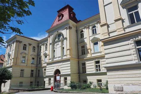 Budova Vysokej školy sv. Alžbety