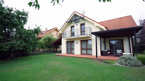 Ilustrácia seniorov v novom bývaní