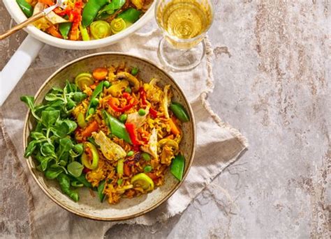 Misku s farebnou zeleninou a ovocím