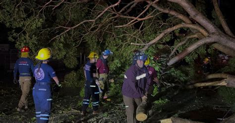 Osoba vstávajúca po páde