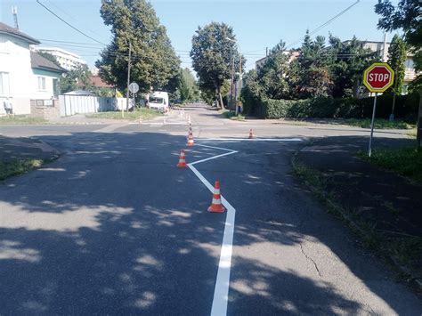 Ilustrácia rôznych typov pozdĺžnych čiar na vozovke