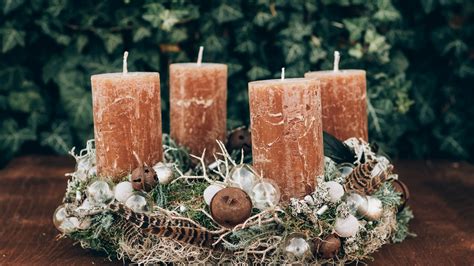 adventný veniec z prírodných materiálov