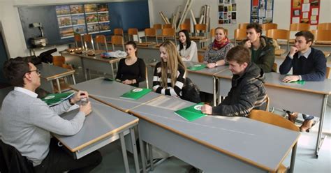 Študent prezentujúci vedecký projekt