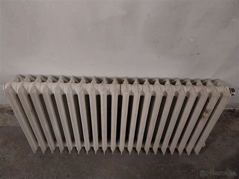 Liatinový radiátor s detailom sekcií