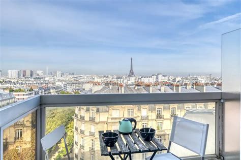 Luxusný apartmán v Paríži s výhľadom na Eiffelovu vežu