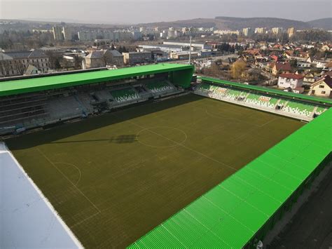 Interiér zrekonštruovaného futbalového štadióna