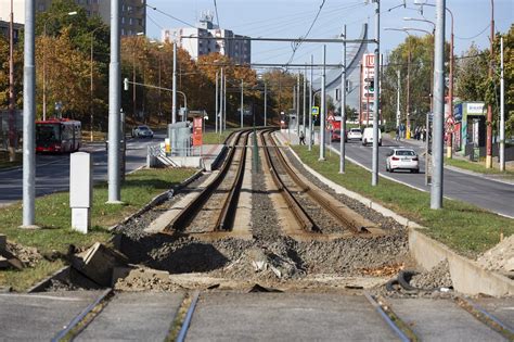 Ilustračná fotografia električkovej trate v Rači