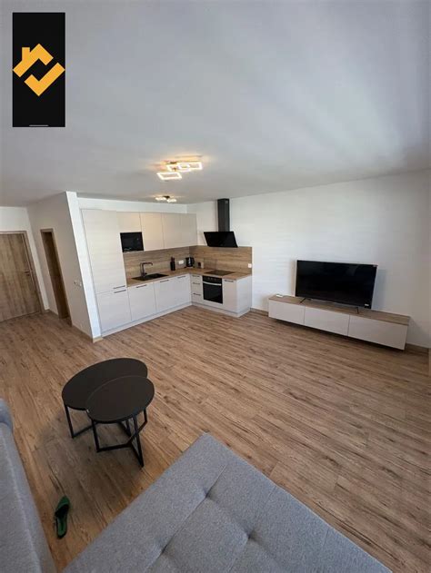 Moderný interiér bytu s novou kuchynskou linkou