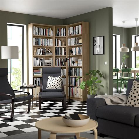 Knižnica s dekoráciami a osvetlením