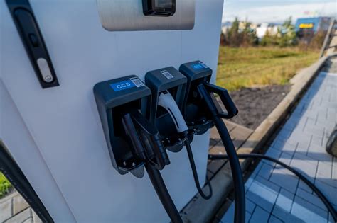 Ilustrácia nabíjacej stanice pre elektromobily