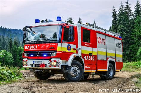Hasiči v akcii pri požiari bytu