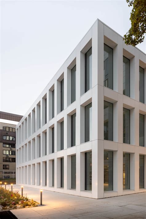 Ilustračná fotografia administratívnej budovy