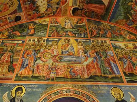 Fresky v interiéri rotundy