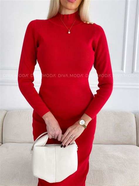 Elastické úpletové šaty na postave