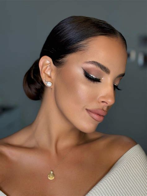 Návod na večerné líčenie na stužkovú