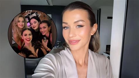 žena s priateľkami