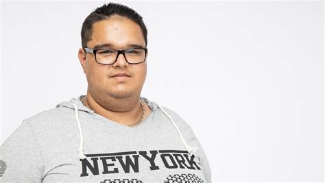 Ilustrácia dvoch ľudí si podávajúcich ruky