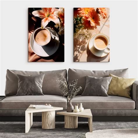 Séria malých obrázkov zobrazujúcich radosti bežného dňa: šálka kávy, kvety, smiech