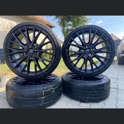 Fotografia sady nových diskov pre Audi