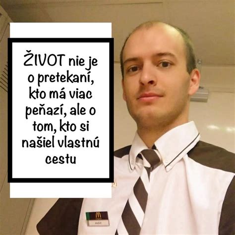 Ilustrácia znázorňujúca osobu, ktorá sa cíti byť obviňovaná