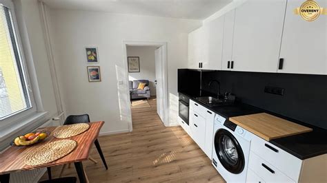 moderný interiér 1-izbového bytu s balkónom