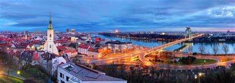 Bratislava - panoráma mesta s Bratislavským hradom