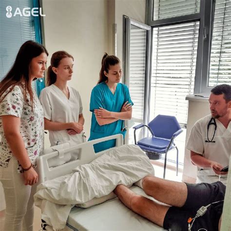 Študenti medicíny v nemocničnom prostredí
