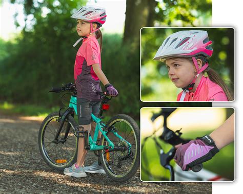 Dieťa jazdiace na bicykli s prilbou