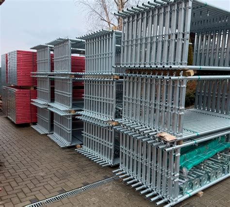 Stavebné lešenie pri fasádnych prácach