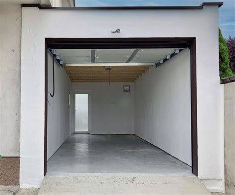 interiér murovanej garáže