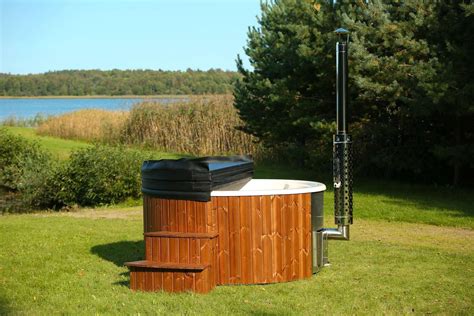 Infografika s porovnaním vybavenia chát (vírivka, sauna, kúpacia kaďa, detské ihrisko)